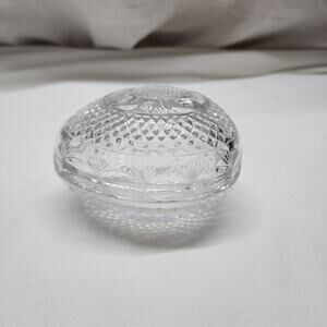Avon still glass egg Mother's Day 1977 trinket dish with lid OO